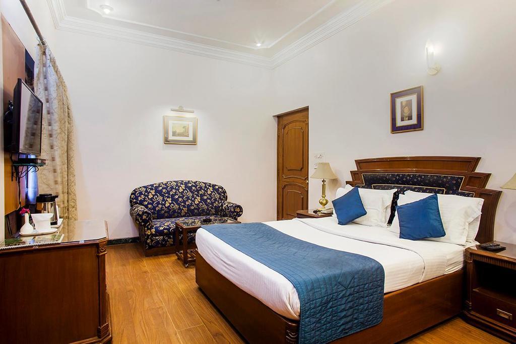 Hotel Imperial House Аллахабад Экстерьер фото