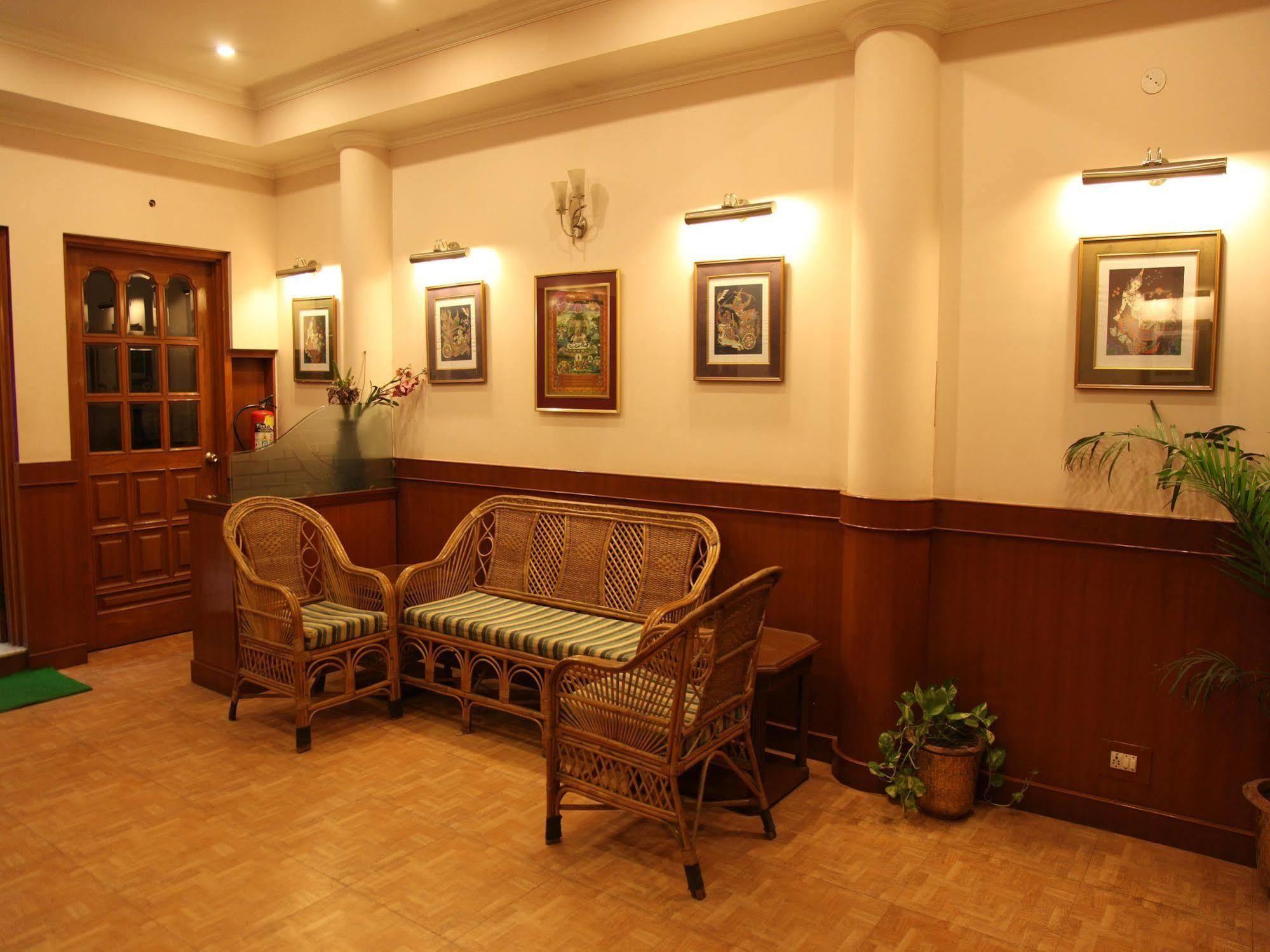 Hotel Imperial House Аллахабад Экстерьер фото